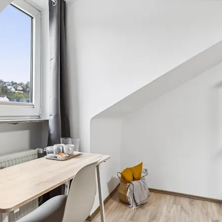 Zentrale, Grosse & Moderne In *